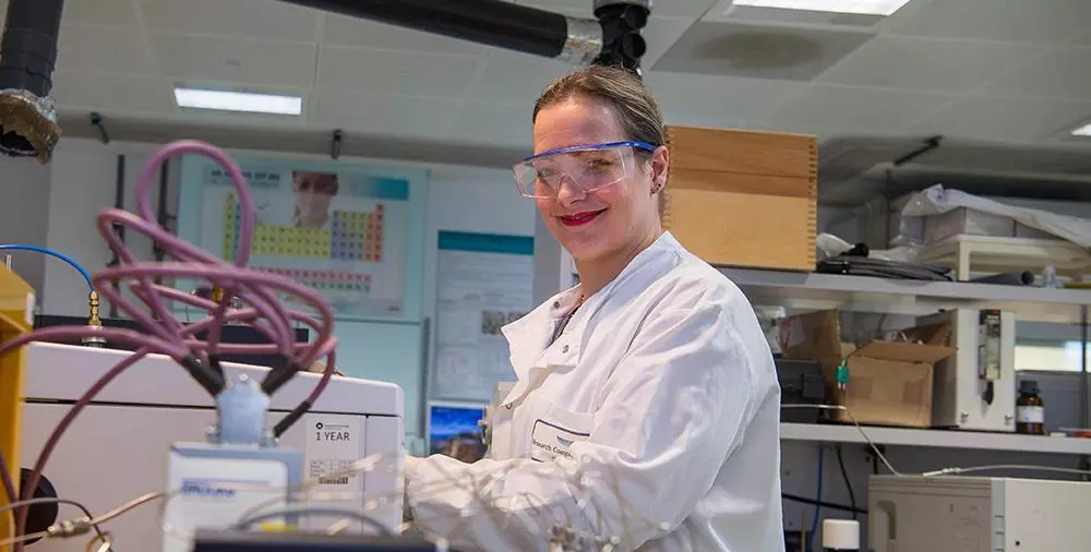 photo of researcher in the UK Catalysis Hub labs
